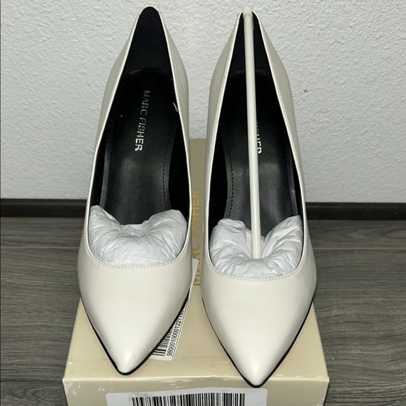 Marc Fisher Women's Relka Pointy Toe Pumps - Picture 2 of 7